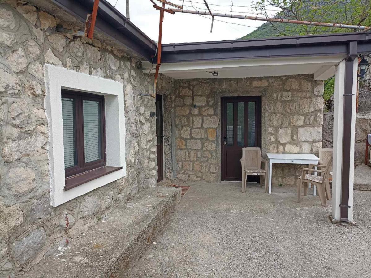 Villa Feel The Karuch Cetinje Esterno foto